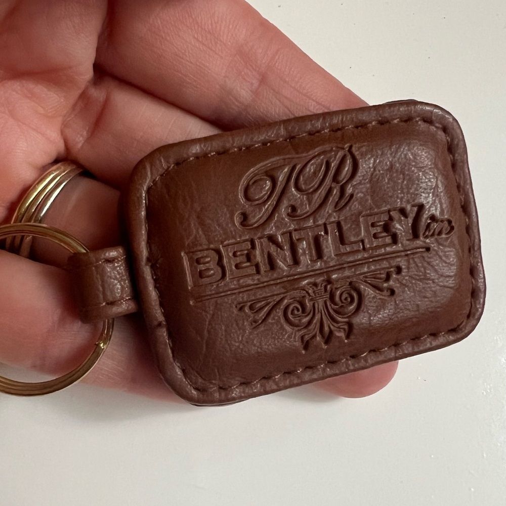 Bentley Keychain Leather
Puffy Brown Stitched
Keyring Fob